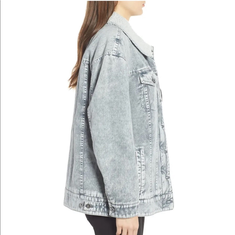 NWT Levi’s Oversize Denim Trucker Sherpa jacket - Picture 9 of 14